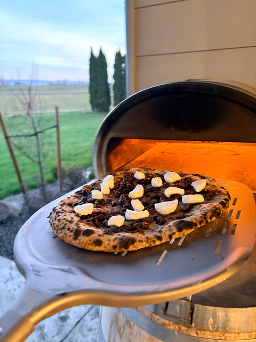 Pizza stone temperature dial showing optimal 800 degree range for home pizza oven
